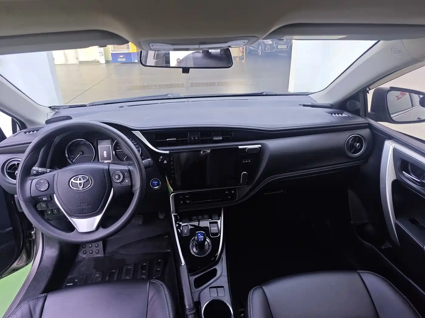 Toyota Corolla Twin Engine E+ 2019 1.8L E-CVT Luxury Edition фото 11