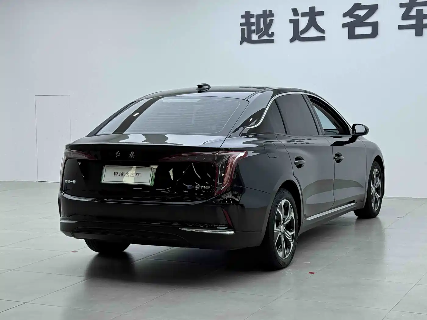 Hongqi E-QM5 2023 Facelift Basic Travel Edition фото 6