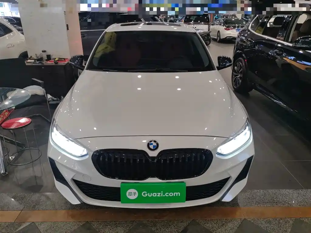 BMW 1 Series 2023 125i M Sport Shadow Edition фото 3