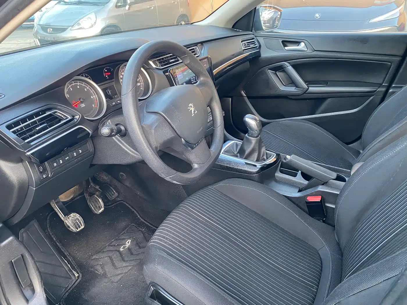 Peugeot 408 2014 1.8L Manual Leading Edition фото 7