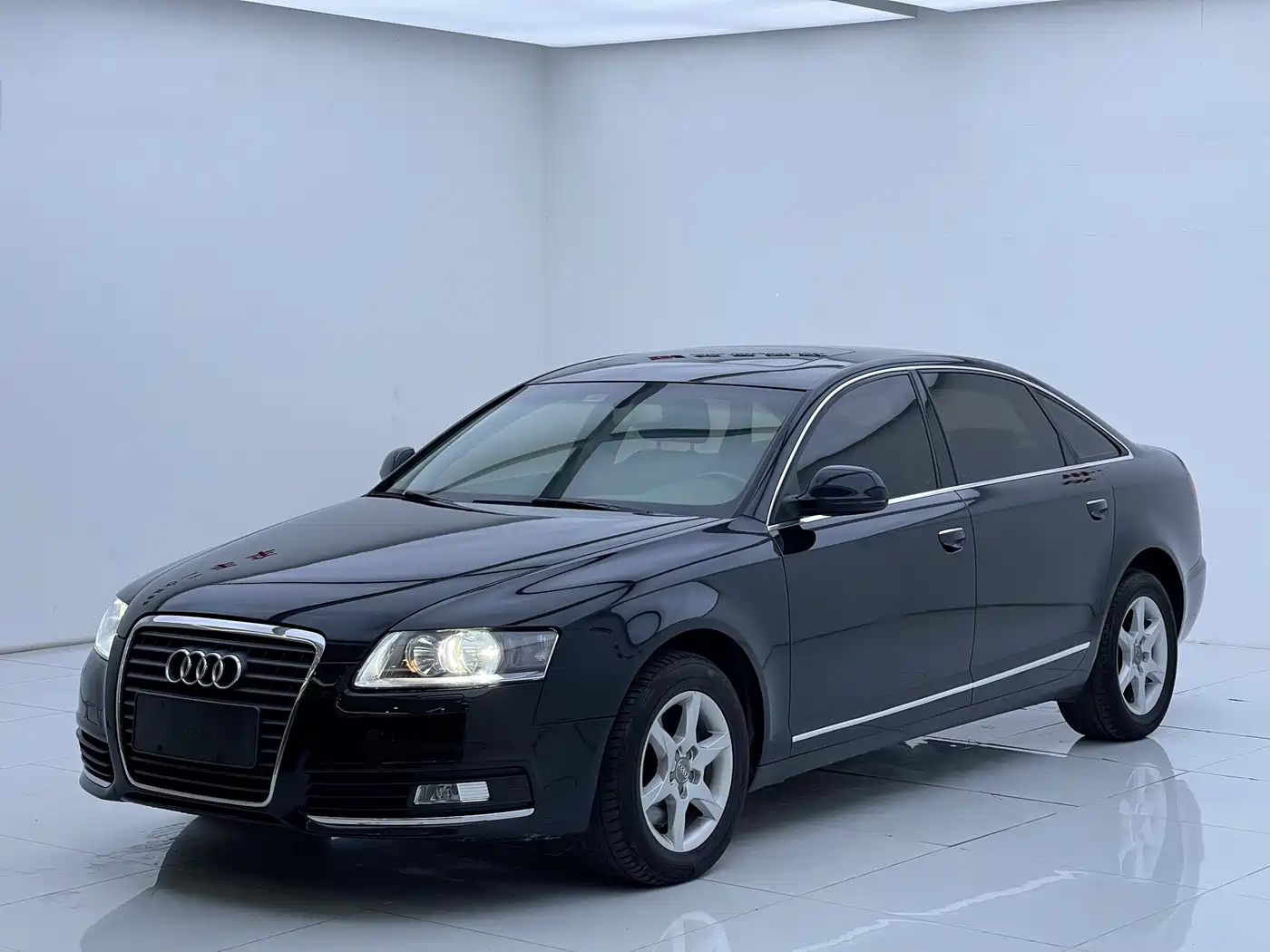 Фото 1 - Audi A6L