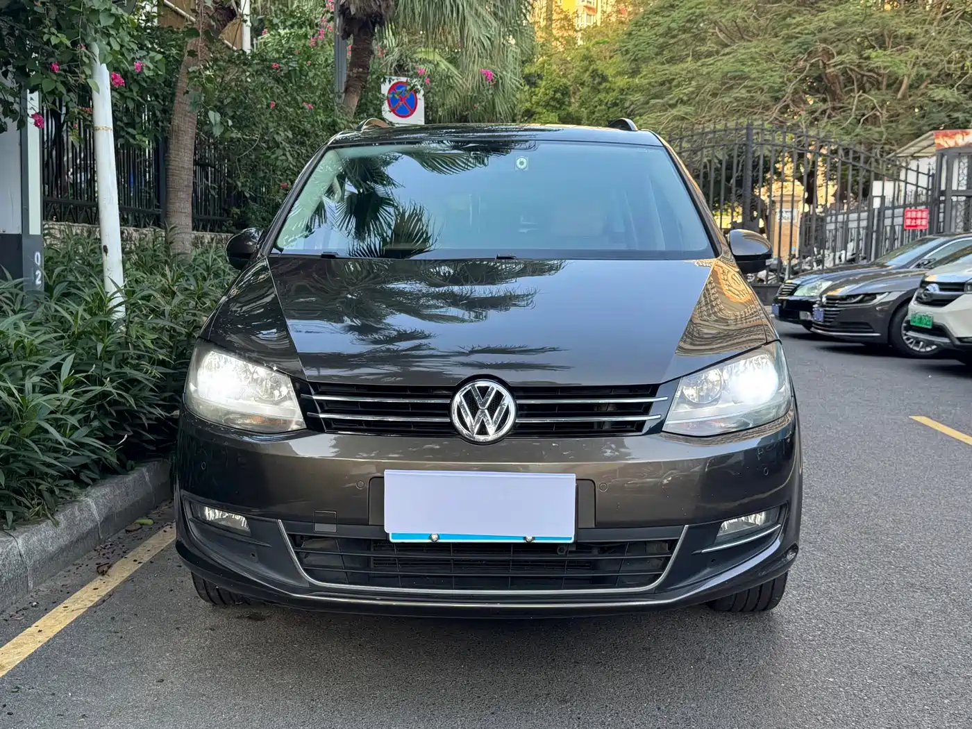 Volkswagen Sharan 2013 1.8TSI Standard фото 2