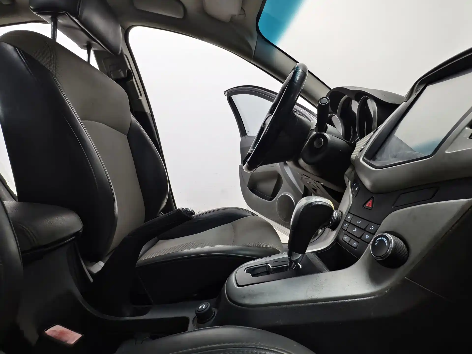 Photo 15 - Chevrolet Cruze