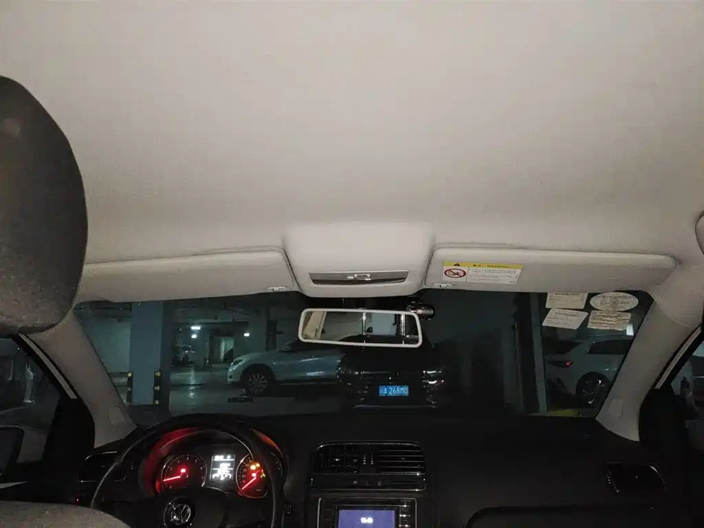 Volkswagen Polo 2014 1.6L Automatic Comfort Edition фото 9