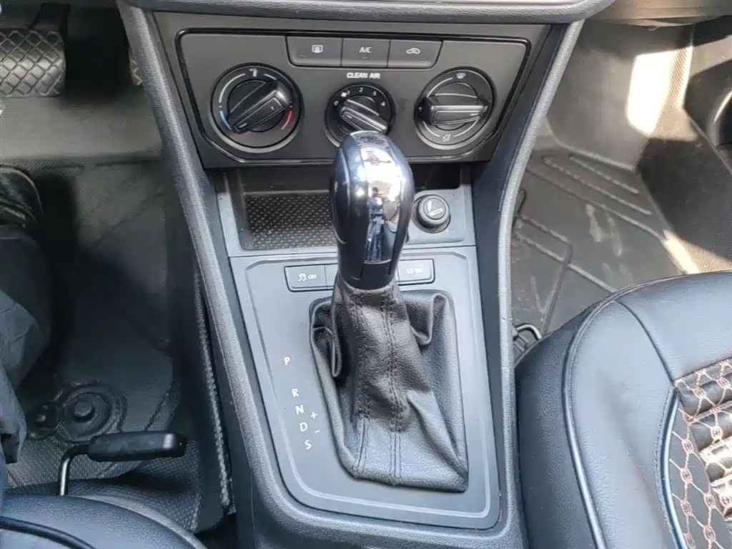 Volkswagen Lavida 2015 1.6L Automatic Trend Edition фото 14