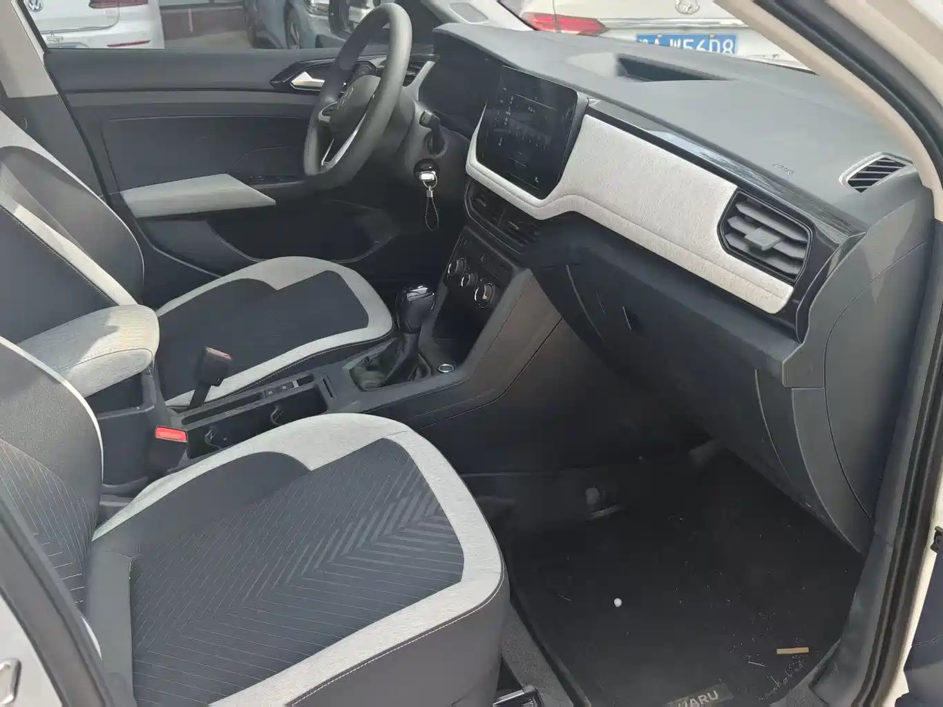 Volkswagen Tharu 2025 Model Rising Star 1.5L Advance Edition фото 7