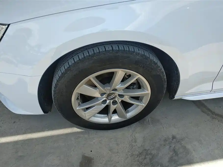 Audi A4L 2017 40 TFSI Progressive фото 6