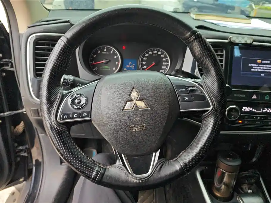 MITSUBISHI OUTLANDER