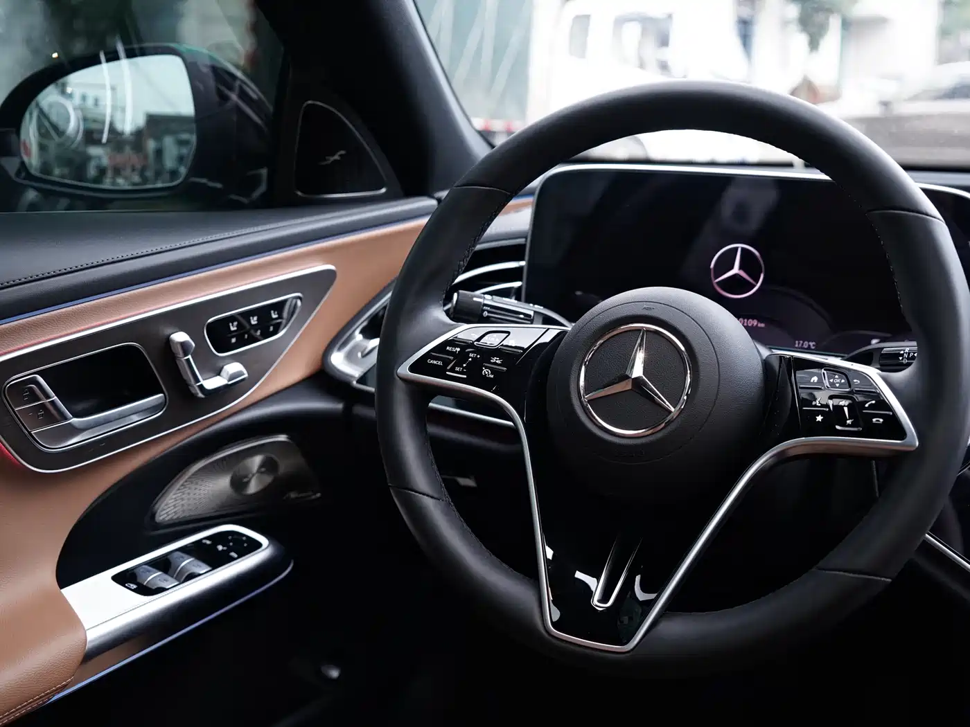 Mercedes-Benz E-Class 2024 Model E 300 L Luxury фото 19