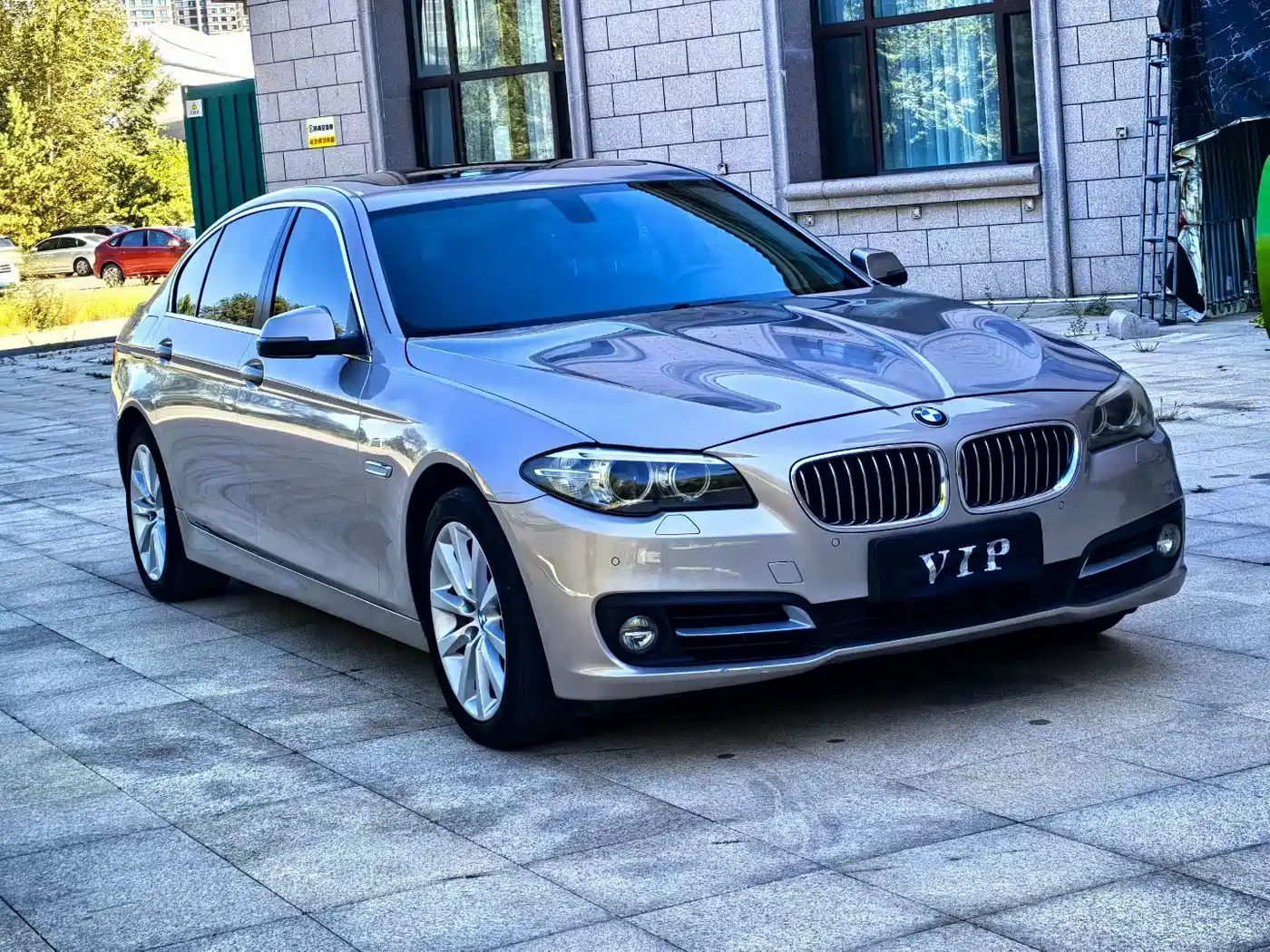 Photo 3 - BMW 5 Series