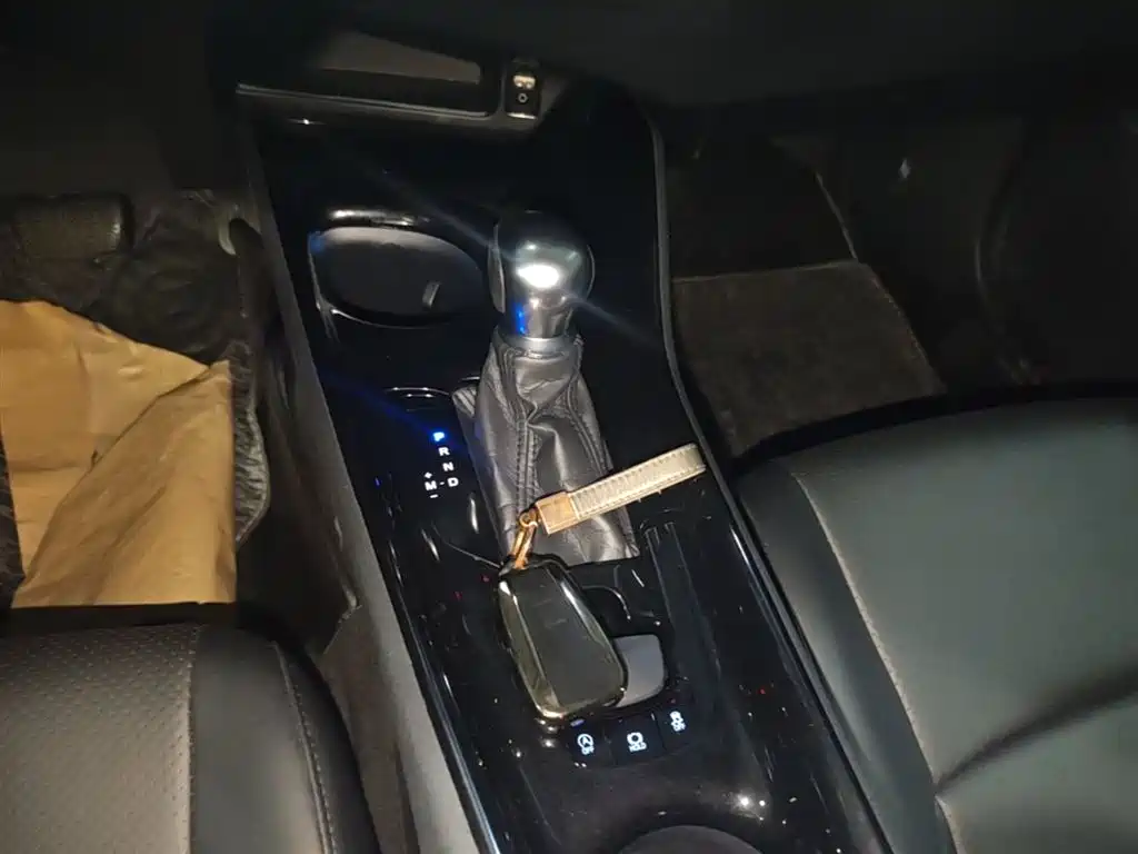 Toyota C-HR 2018 2.0L Leading Edition China V фото 14