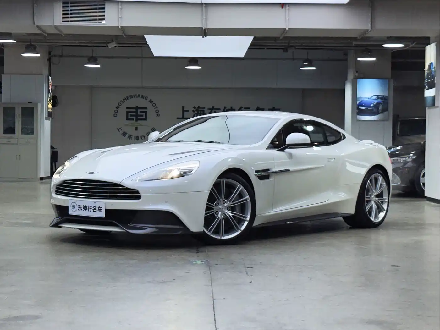 Aston Martin Vanquish 2013 6.0L Standard