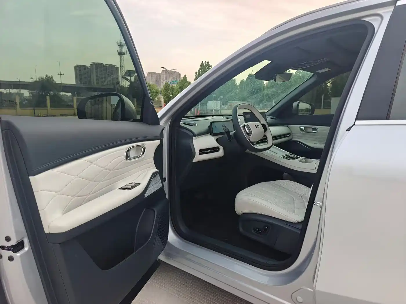 Geely Galaxy Galaxy Starship 7 EM-i 2025 Model 120km Voyage+ Edition фото 7