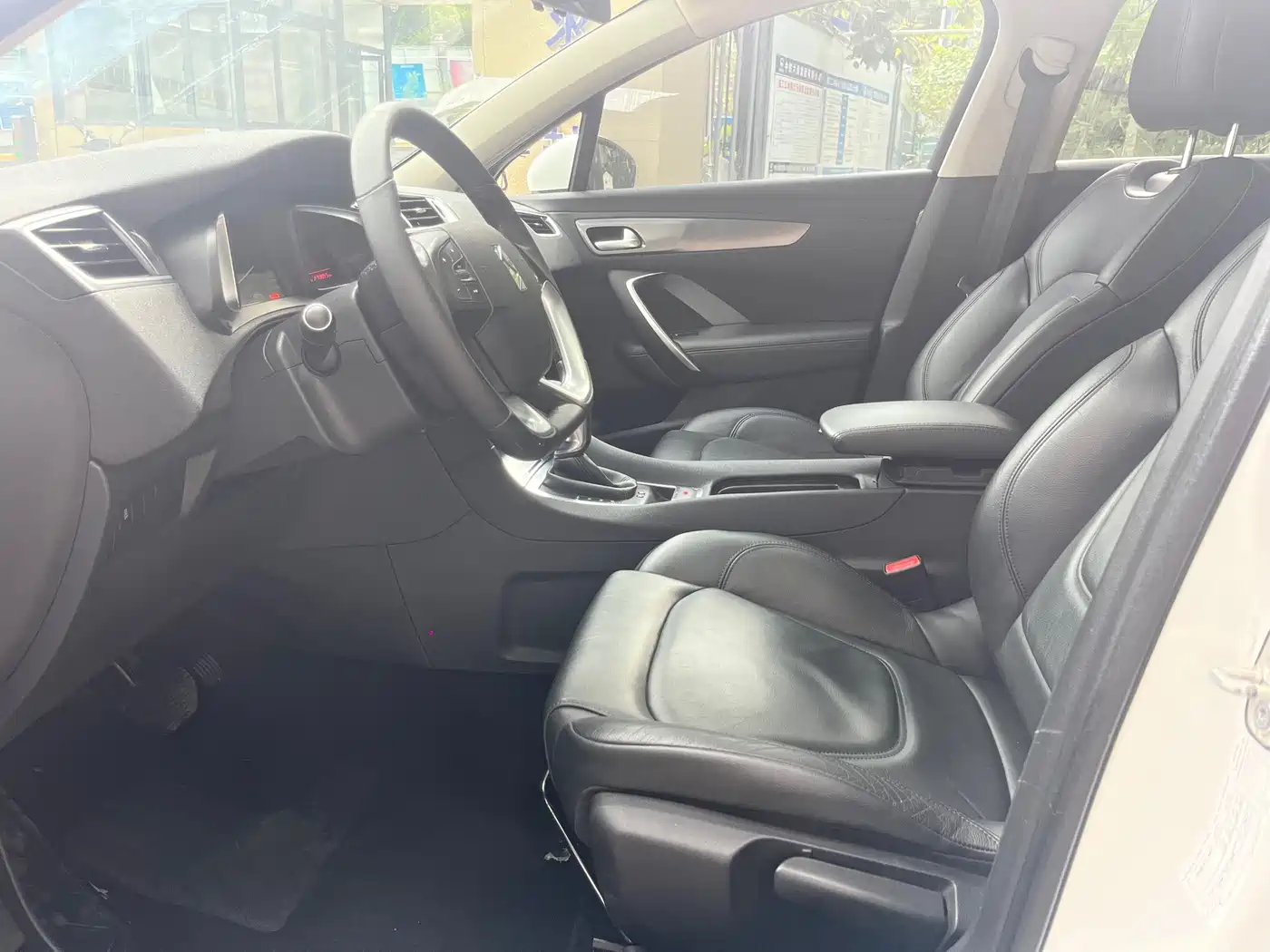 DS 5LS 2015 2014 1.8L Elegance VTi140