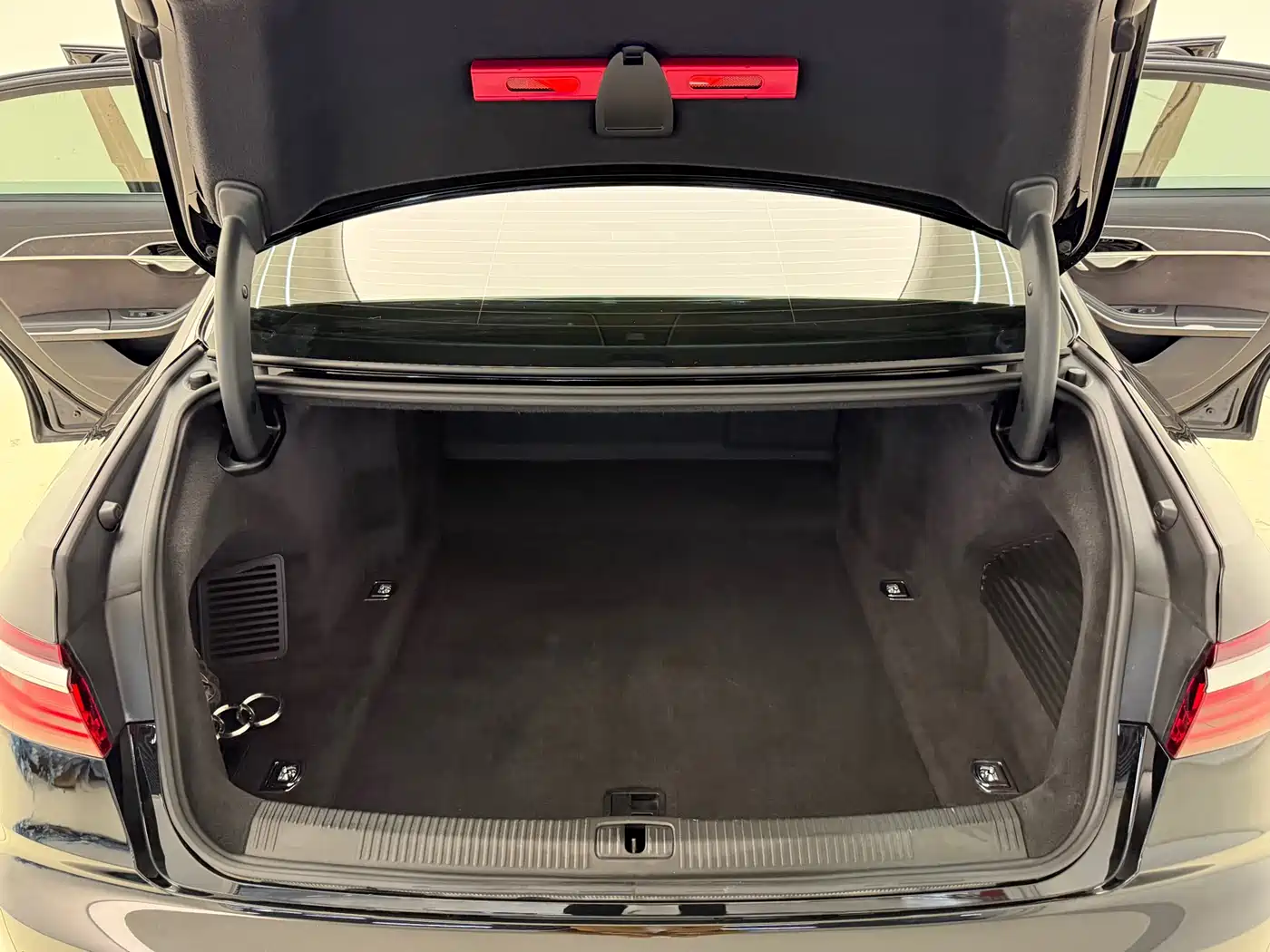 Audi A8 2024 Model A8L 50 TFSI quattro Premium Selection фото 9