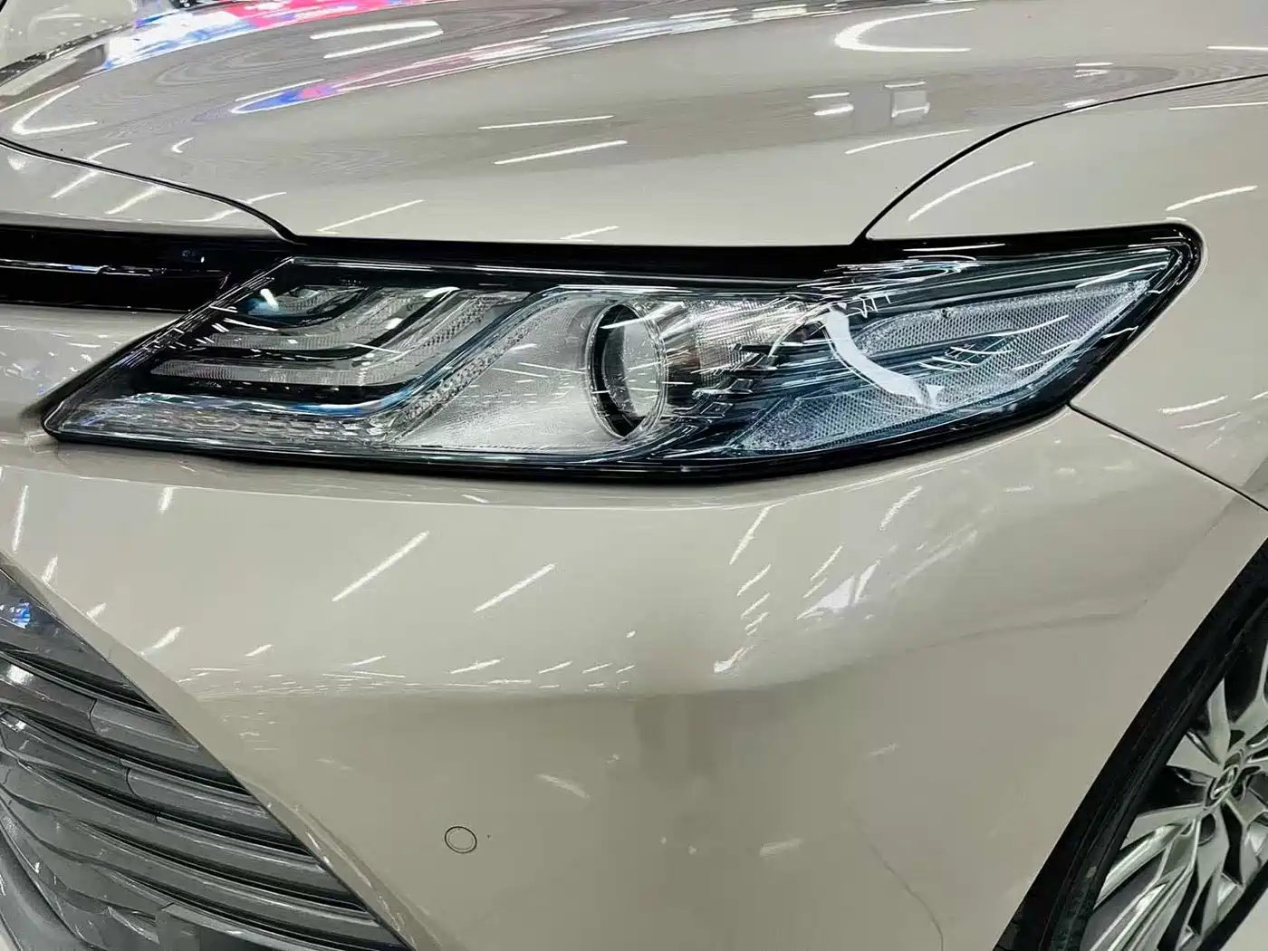 Toyota Camry 2018 Hybrid 2.5HG Luxury Edition фото 14