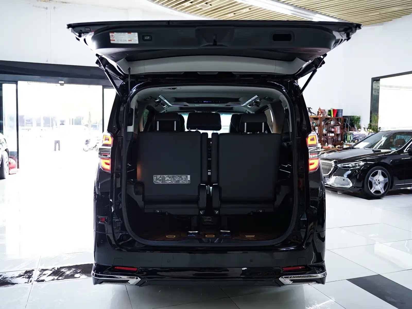 Фото 14 - Toyota Vellfire