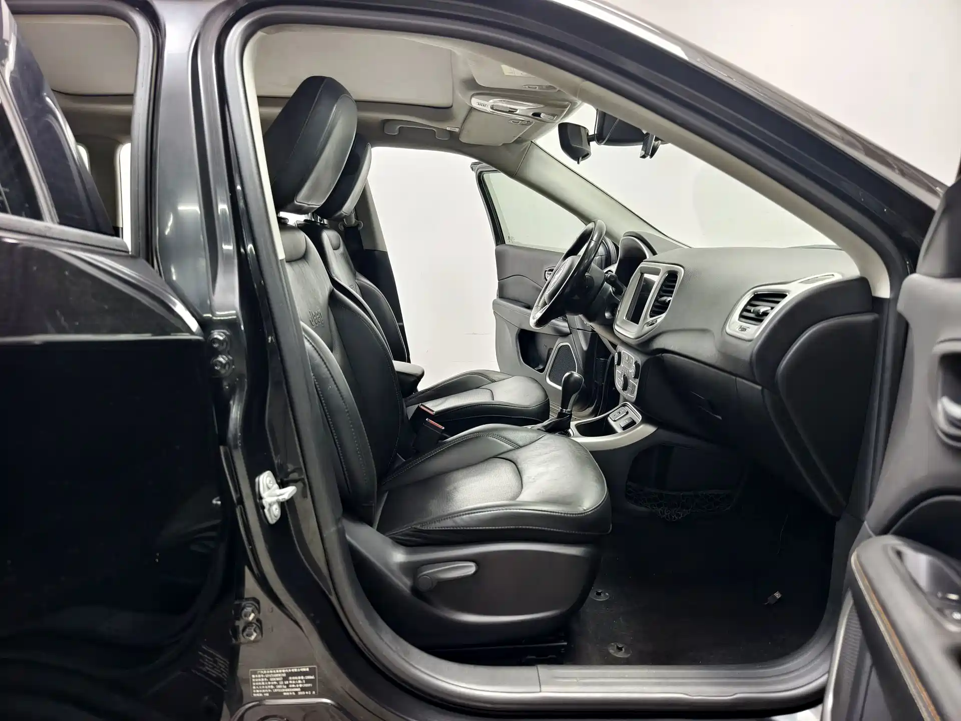 Фото 14 - Jeep Compass