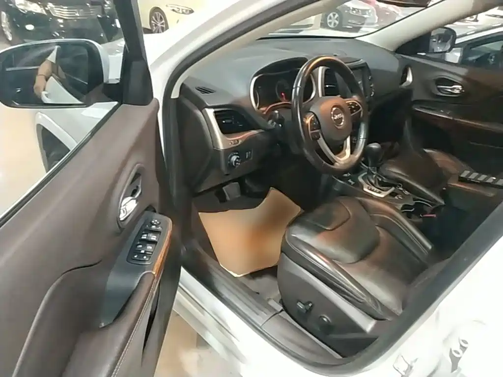 Jeep Cherokee 2018 2017 2.4L Professional Smart Edition