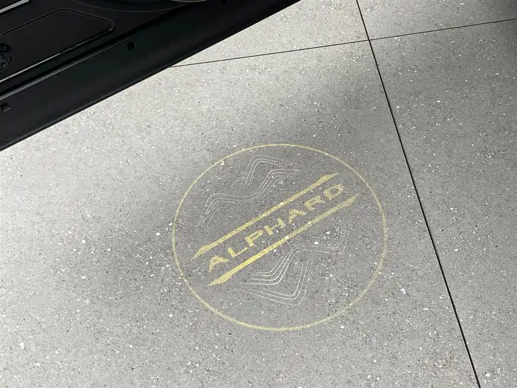 Toyota Alphard 2023 Dual Hybrid 2.5L Ultimate Gold Edition фото 9