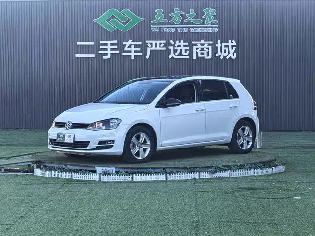 VOLKSWAGEN GOLF