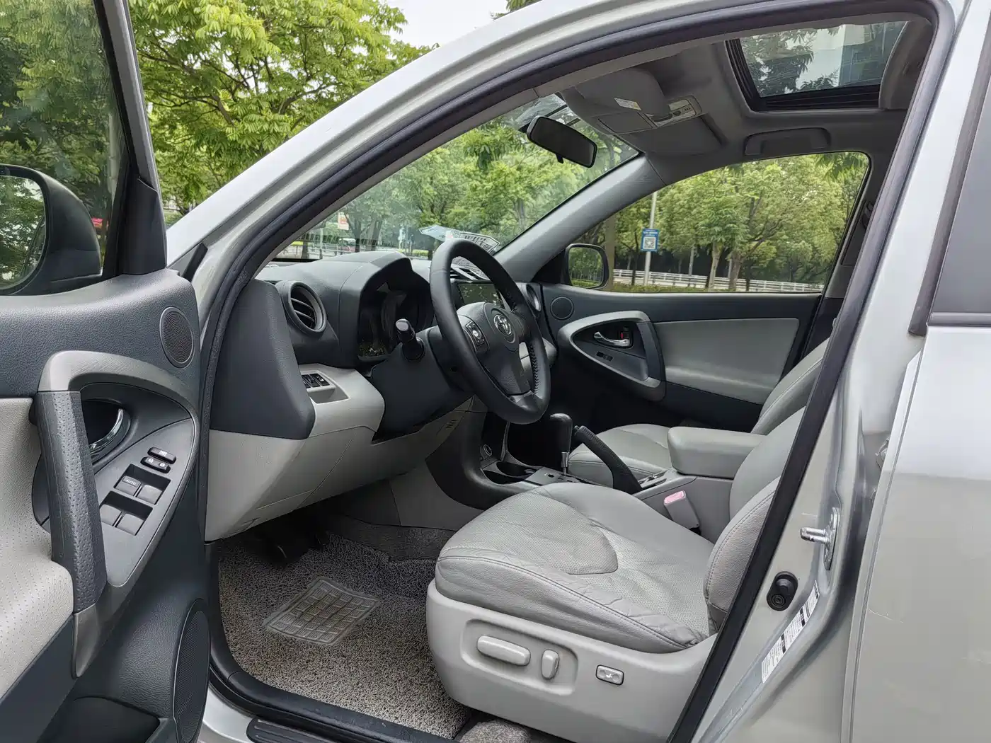 Toyota RAV4 Rongfang 2009 2.4L Automatic Luxury Edition фото 14
