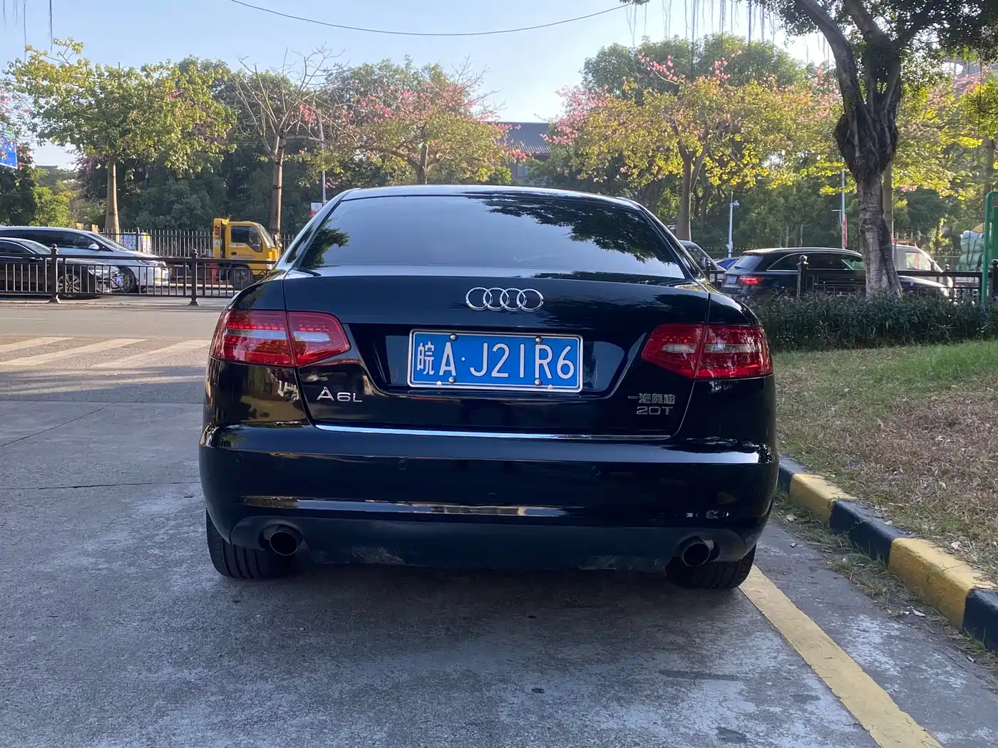Audi A6L 2010 2.0 TFSI Automatic Standard фото 23