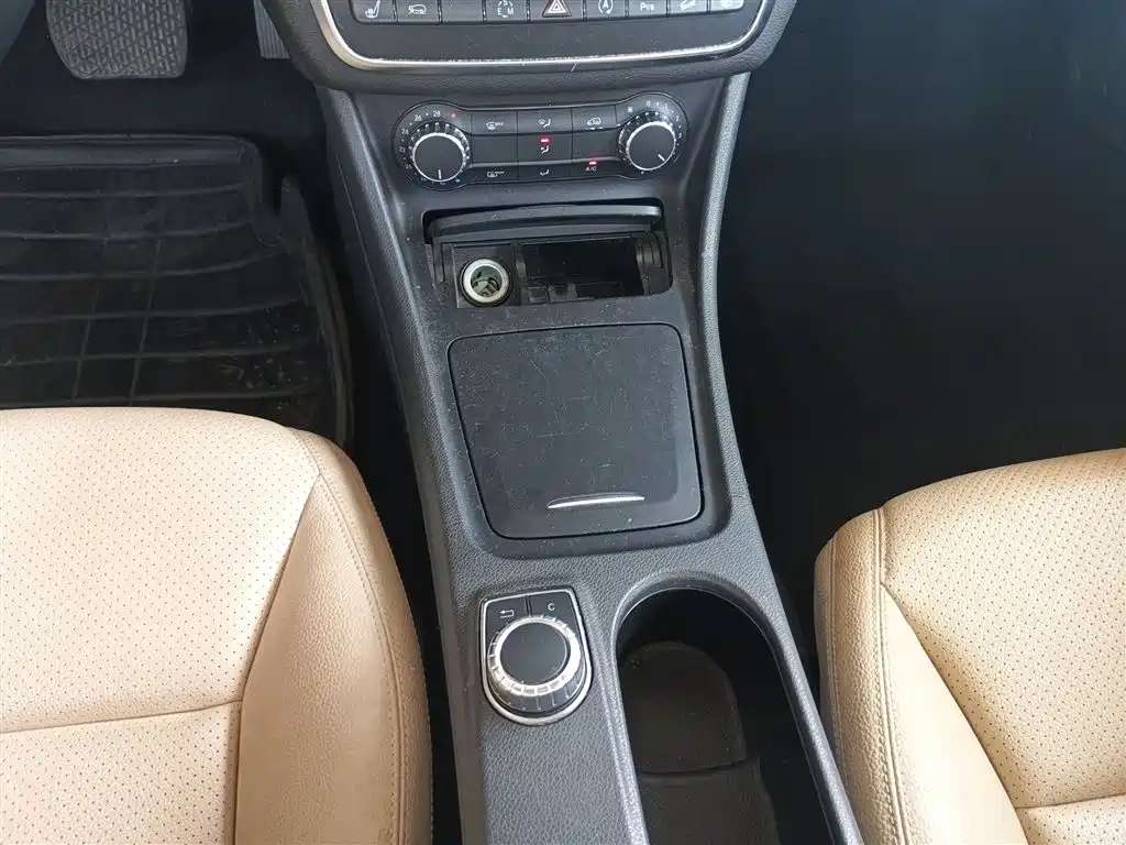 Mercedes-Benz GLA 2015 GLA 220 4MATIC Fashion Edition фото 14
