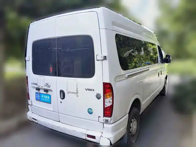 SAIC Maxus Xintu V80 2023 2.0T Manual Classic Aoyun Long Wheelbase Medium Roof 6/7/8/9 Seats — фото 2
