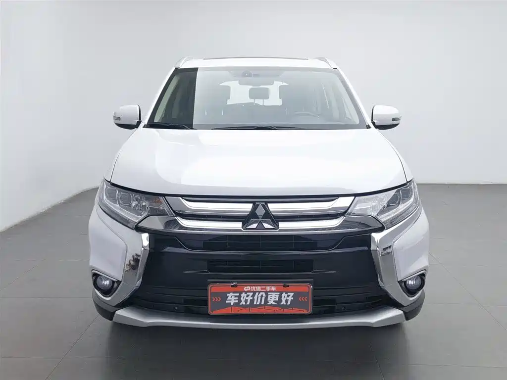 Mitsubishi Outlander 2018 2.4L 4WD Luxury Edition 7-seater фото 3