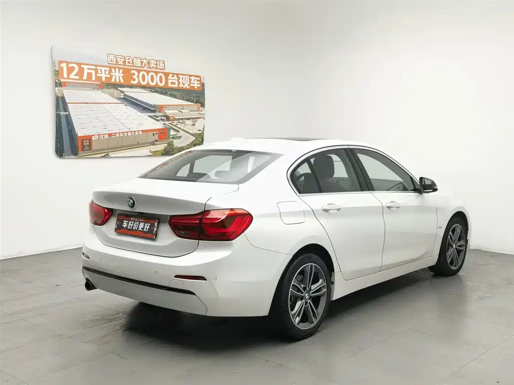 BMW 1 Series 2018 118i Sport Edition фото 2
