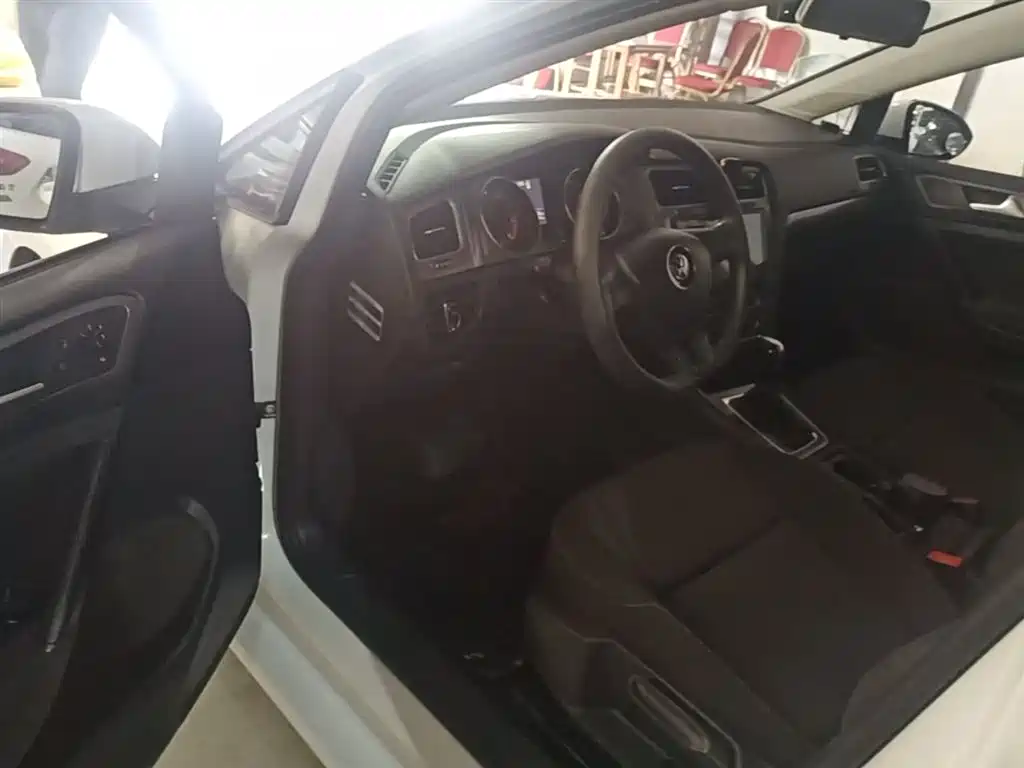 Volkswagen Golf 2016 1.6L Automatic Fashion фото 16