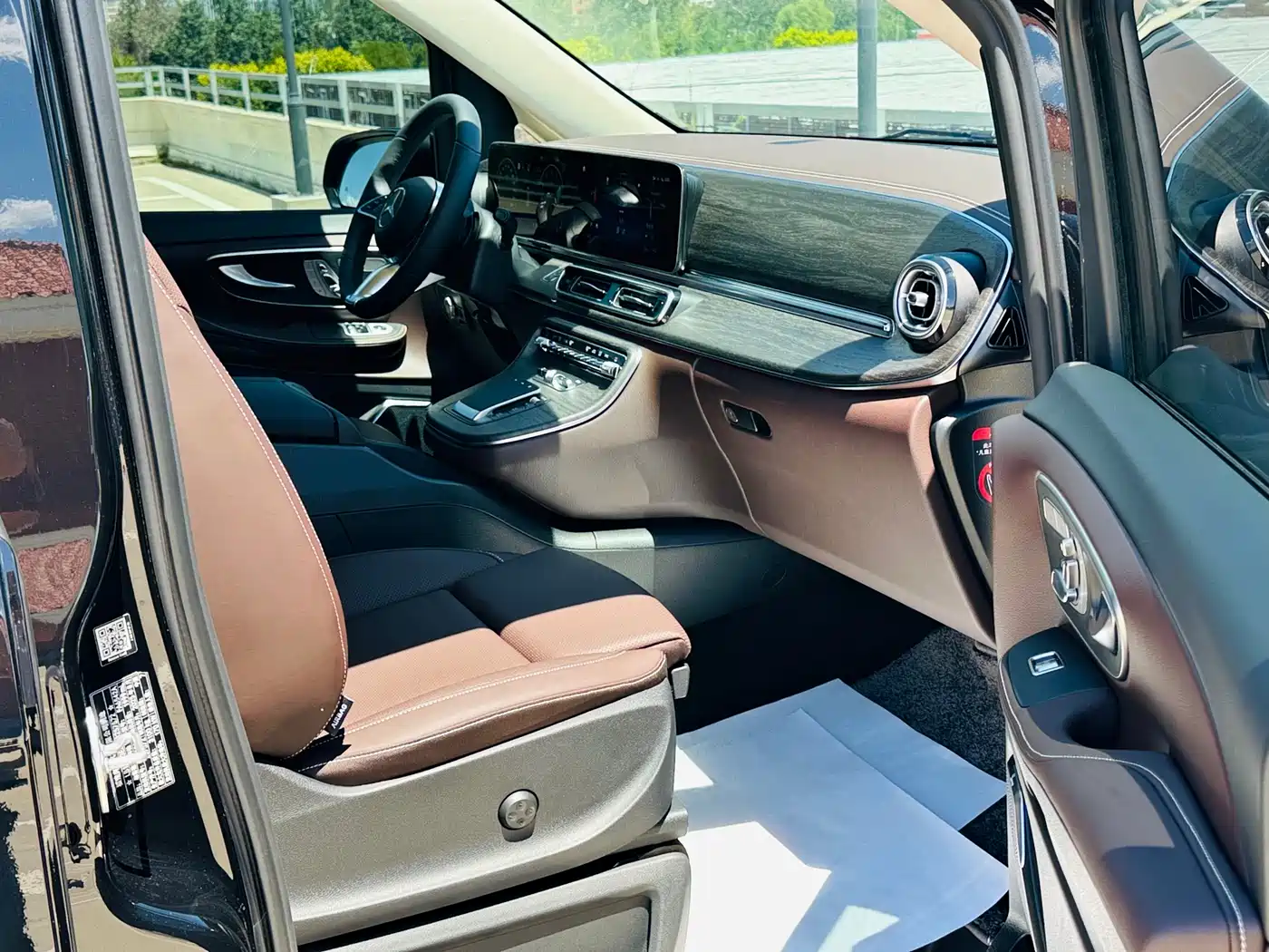 Mercedes-Benz V-Class 2024 V 300 L Long Wheelbase Luxury Edition фото 39