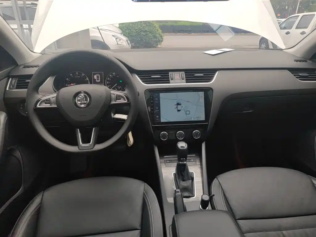Škoda Octavia 2017 1.6L Automatic Smart Edition фото 10