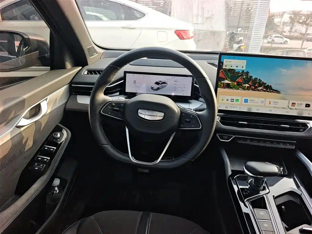 Фото 3 - Geely Preface