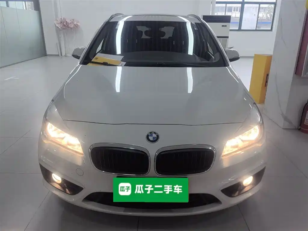 BMW 2 Series Touring 2016 218i Fashion Model фото 3