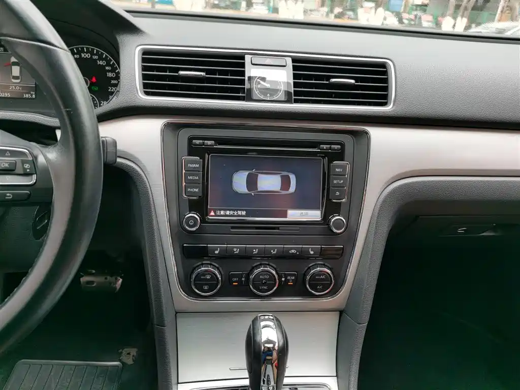 Volkswagen Passat 2014 1.8TSI DSG Executive Navigation Edition фото 13