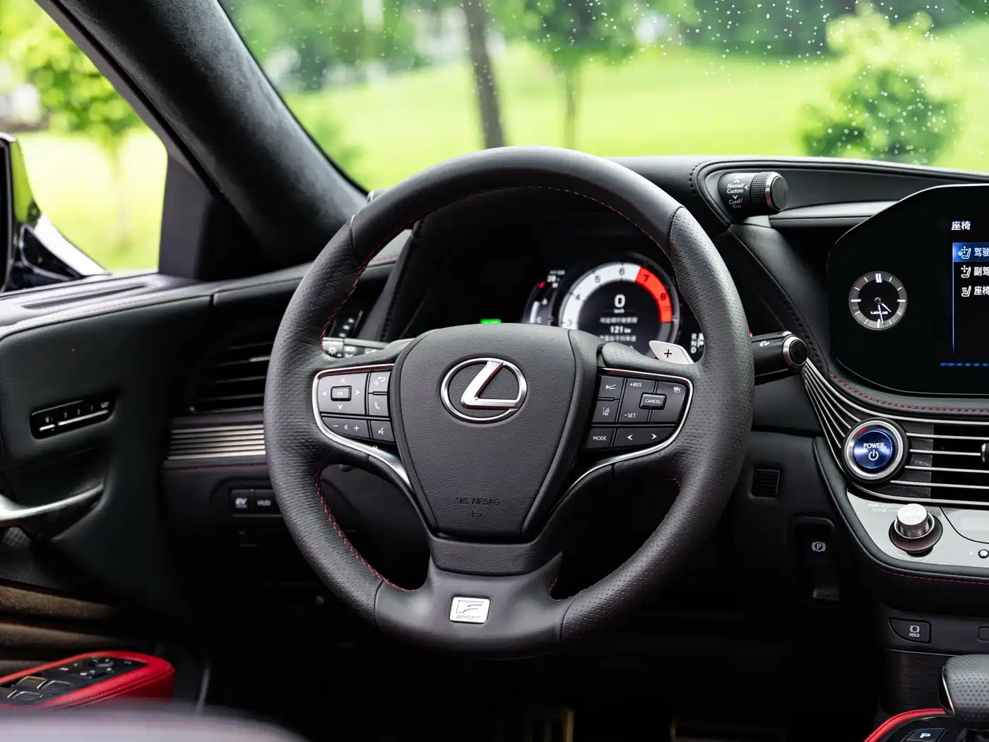 Фото 13 - Lexus LS