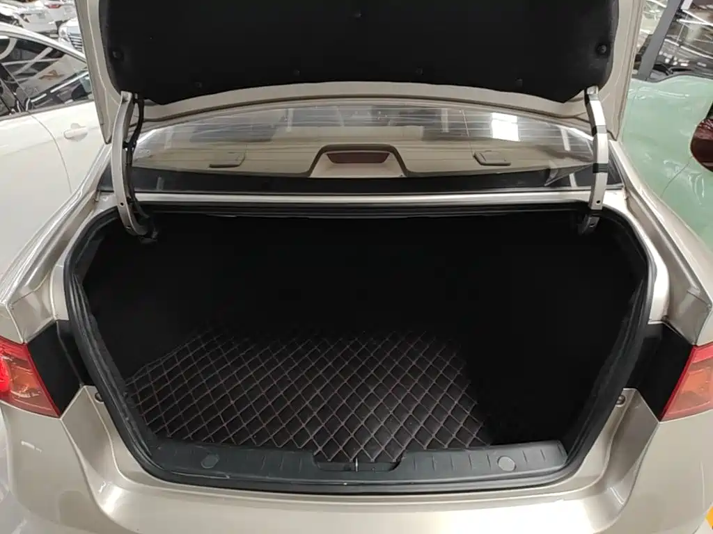 Roewe 350 2016 2015 Model 1.5L Manual Luxury Sunroof Edition