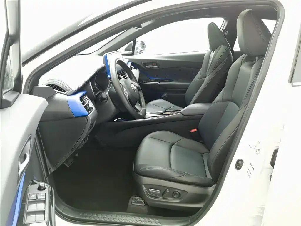 Toyota C-HR 2020 Model 2.0L Leading фото 10