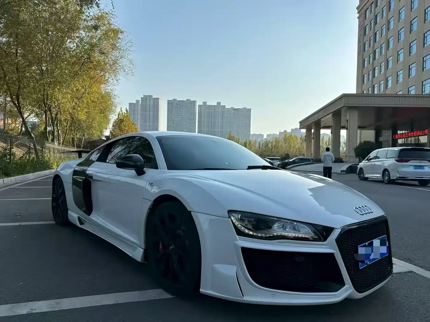 Audi R8 2010 5.2 FSI quattro фото 3