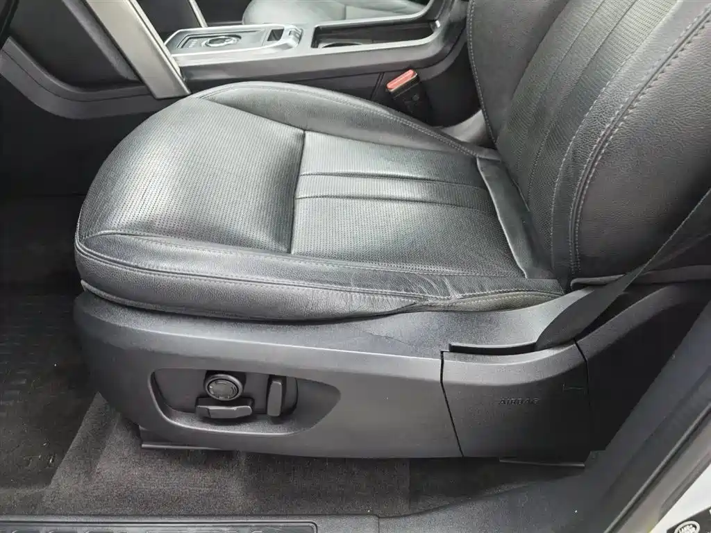 Land Rover Discovery Sport 2019 240PS SE Edition China V фото 20