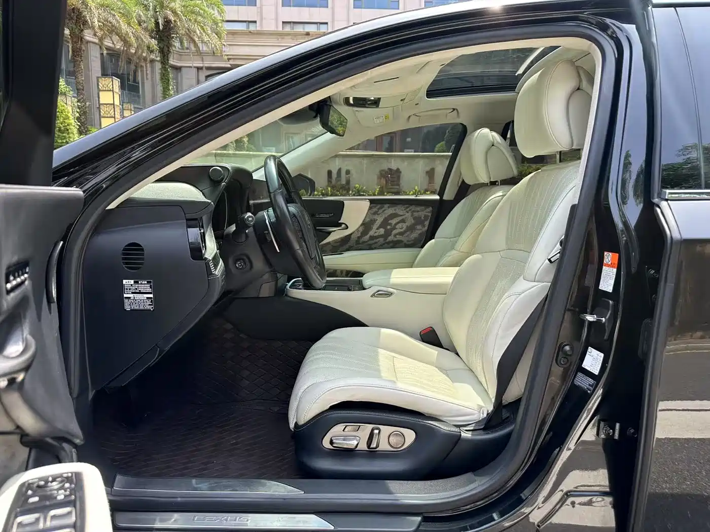 Lexus LS 2021 500h Executive Edition фото 7