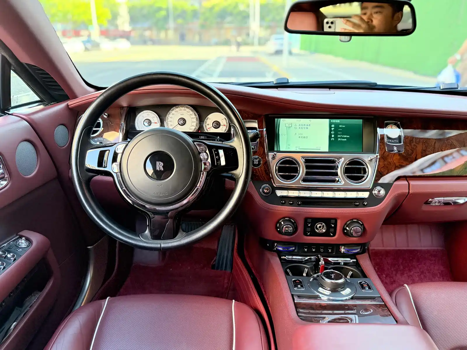 Фото 10 - Rolls-Royce Wraith