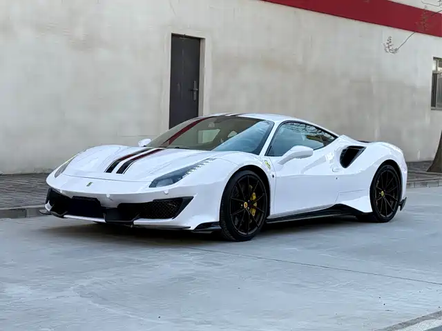 FERRARI 488