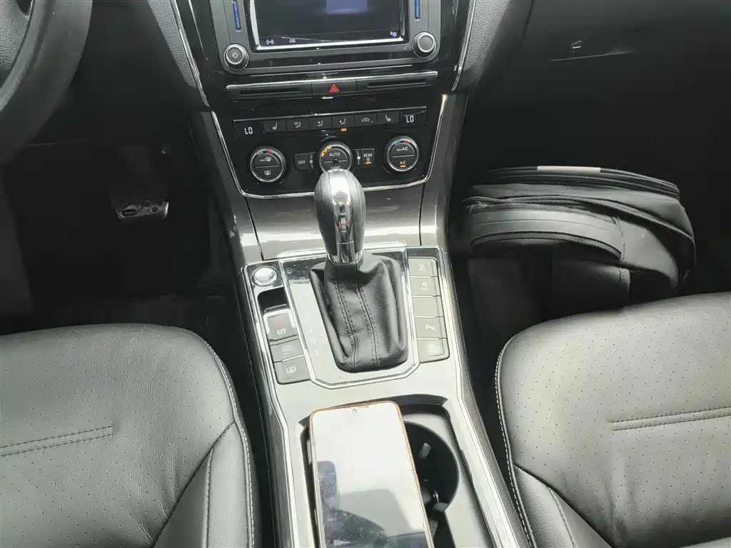 Volkswagen Passat 2016 330TSI DSG Executive Edition фото 6