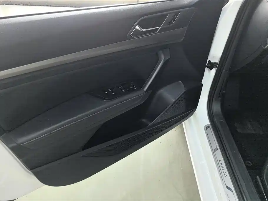 Volkswagen Lavida 2022 1.5L Auto Comfort Edition фото 7