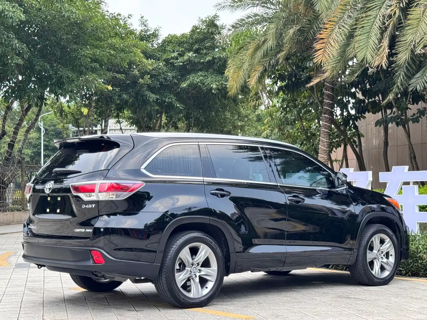 Toyota Highlander 2015 2.0T AWD Ultimate Edition 7-seater фото 4