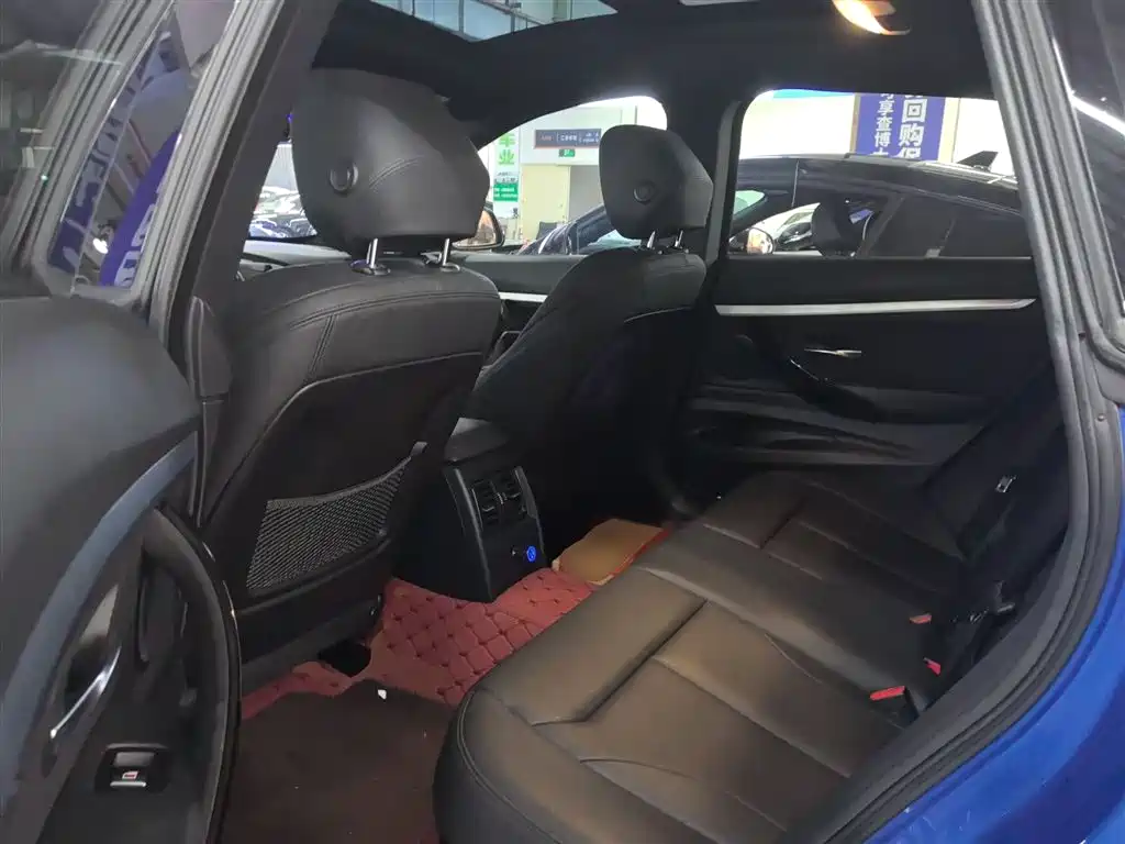 BMW 3 Series GT 2020 320i M Sport Package фото 10