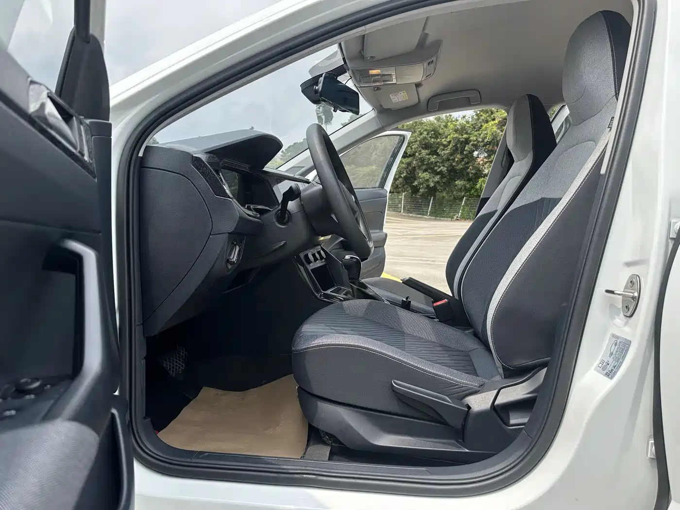 Volkswagen Lavida 2023 New Sharp 1.5L Auto Premium Edition фото 7
